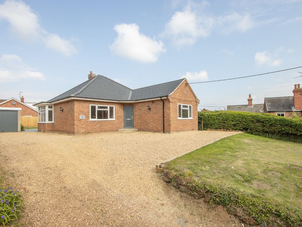 3 bed detached bungalow for sale in Sandringham Road, Dersingham, King