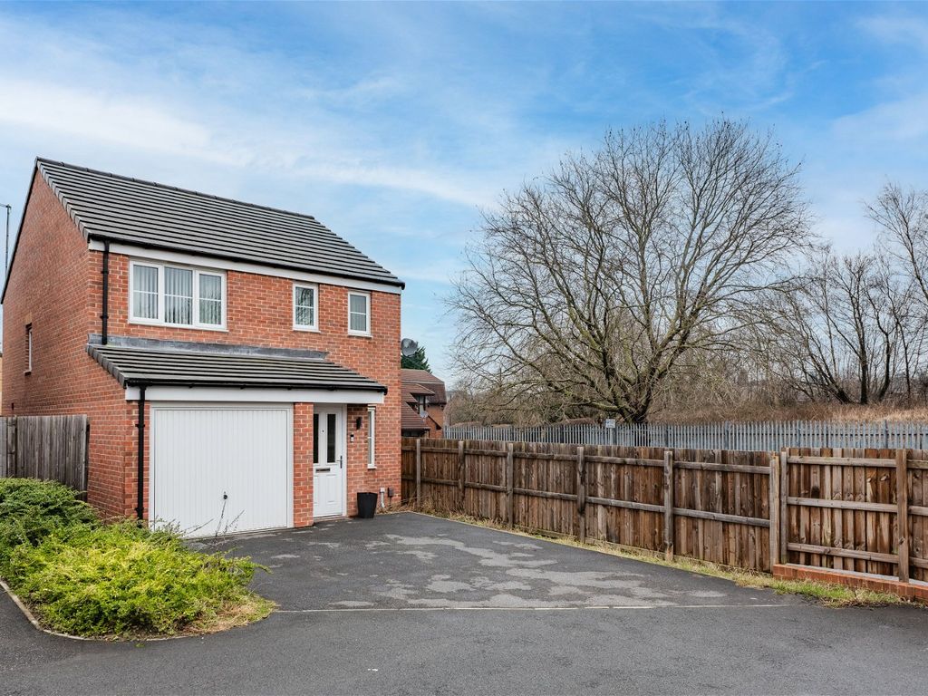 3 bed detached house for sale in Frairwood Avenue, Pontefract WF8, £