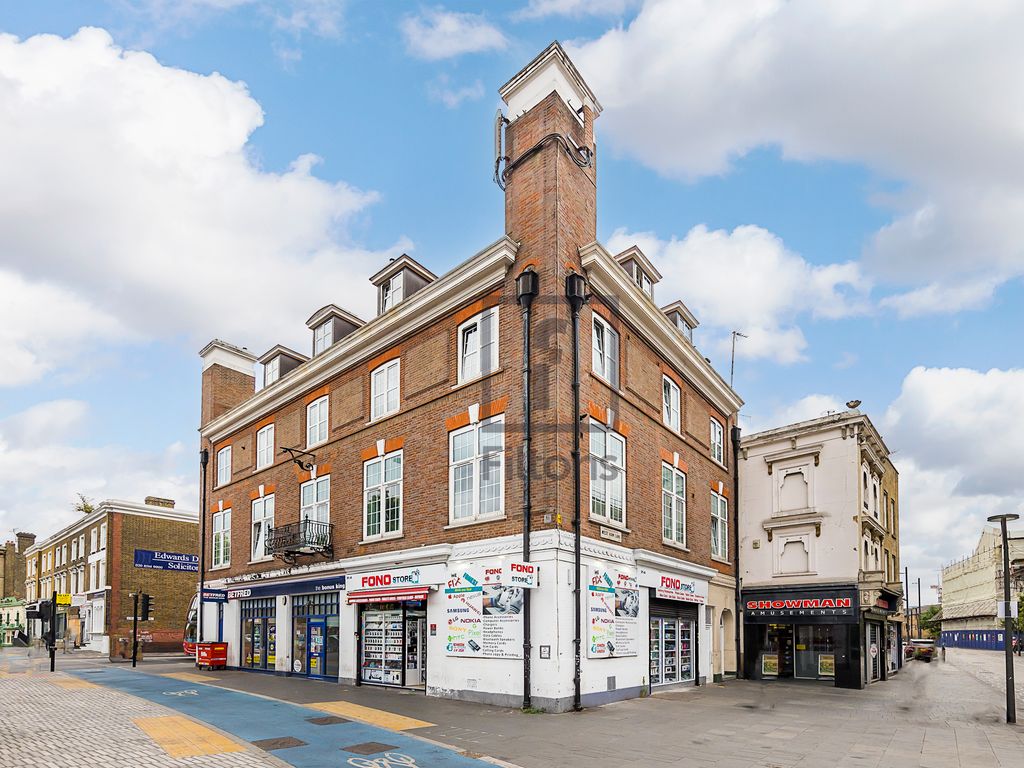 Broadway, London E15