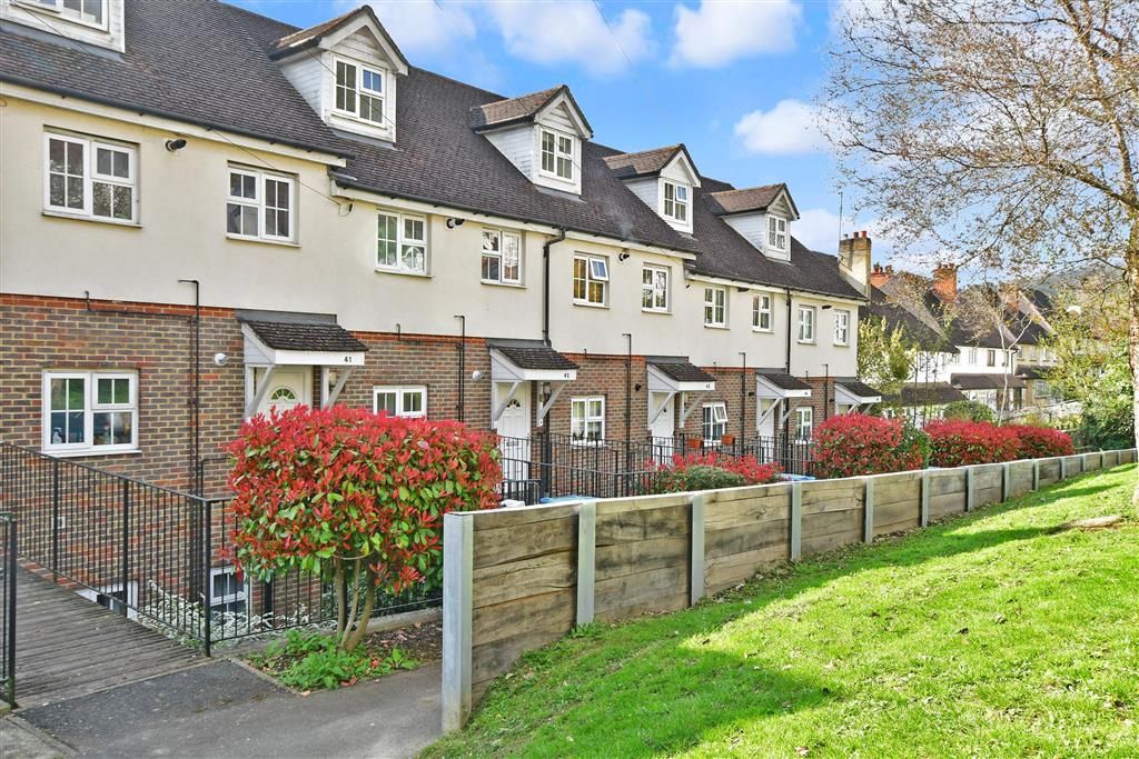 2 bed for sale in Stafford Rise, Caterham, Surrey CR3 Zoopla