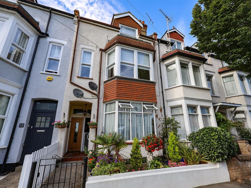 2 bed flat for sale in Victor Drive, LeighOnSea SS9 Zoopla