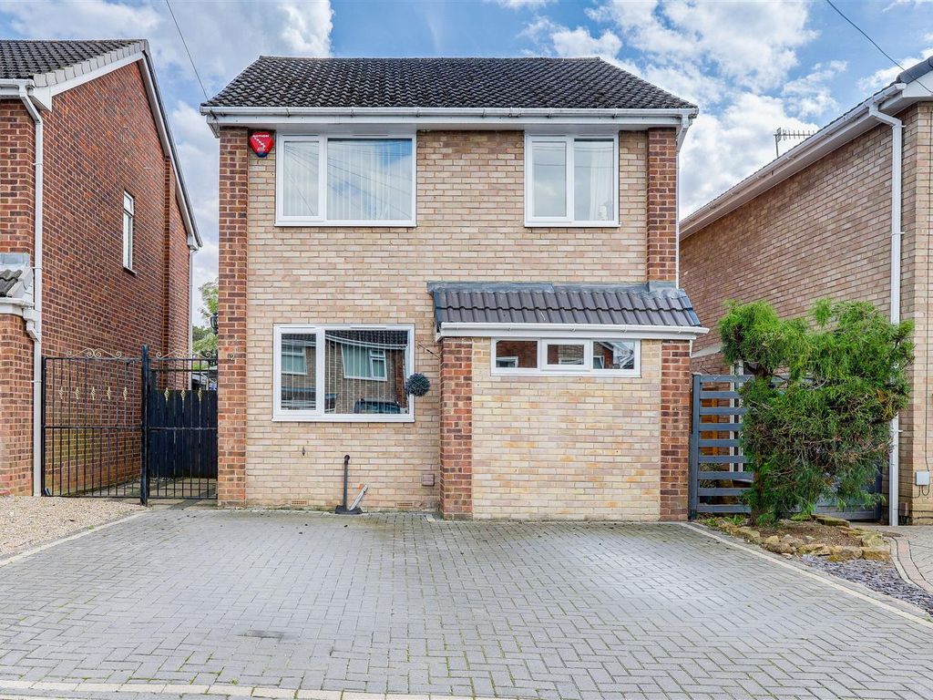 3 bed detached house for sale in Hackworth Close, Newthorpe