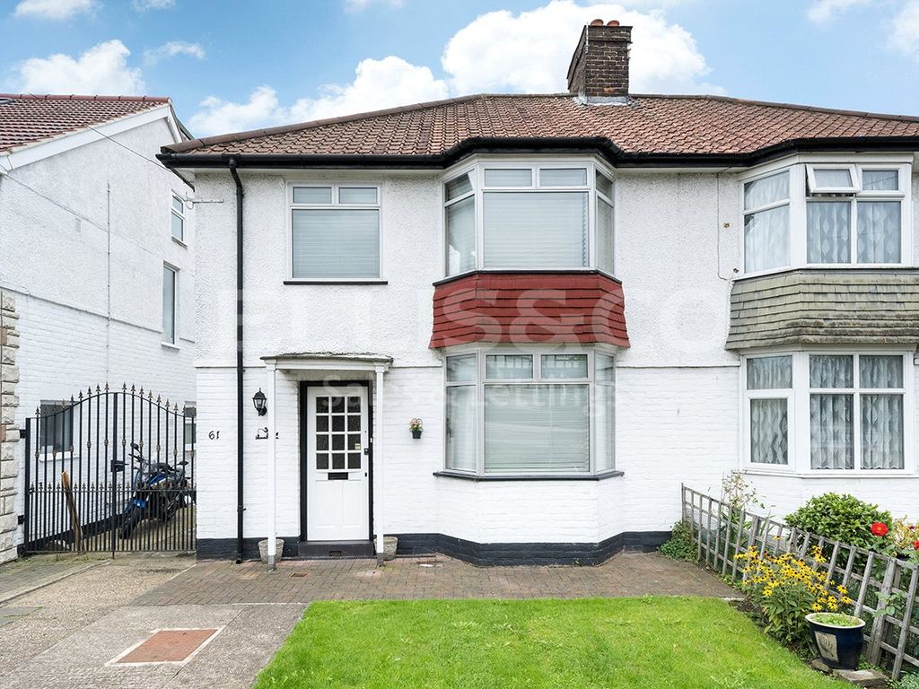 3 bed semidetached house for sale in Bunns Lane, Mill Hill, London NW7