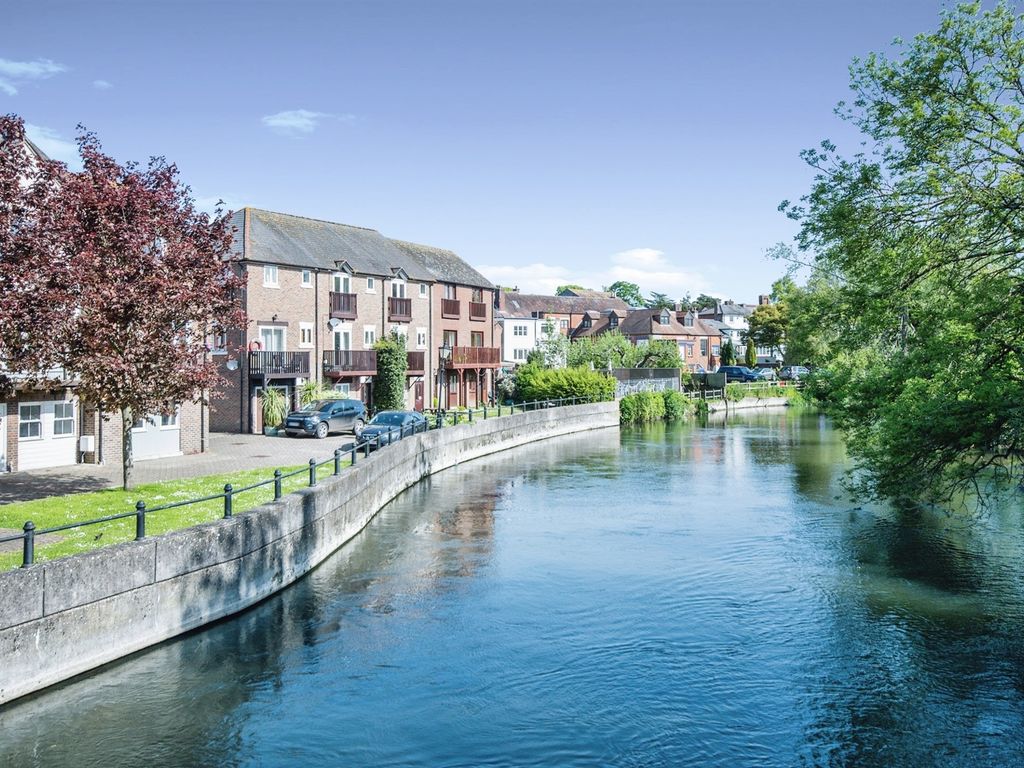 2 bed flat for sale in Riverside Place, Fordingbridge SP6, £200,000