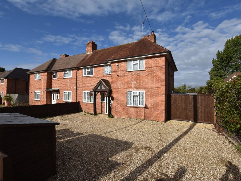 4 bed semidetached house for sale in Roebuck Estate, Binfield