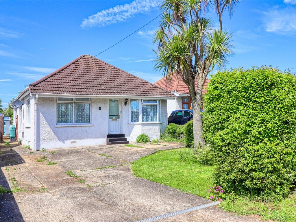 2 bed bungalow for sale in Thorpe Road, ClactonOnSea CO15, £275,000