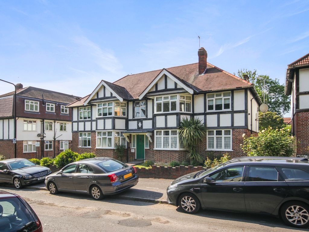 2 bed flat to rent in Fernhill Court, (Pp281), Walthamstow E17 Zoopla