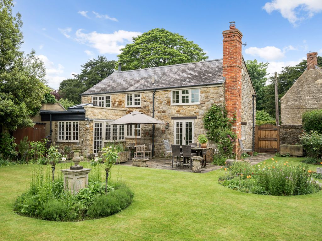 4 bed detached house for sale in HintonInTheHedges, Brackley NN13, £