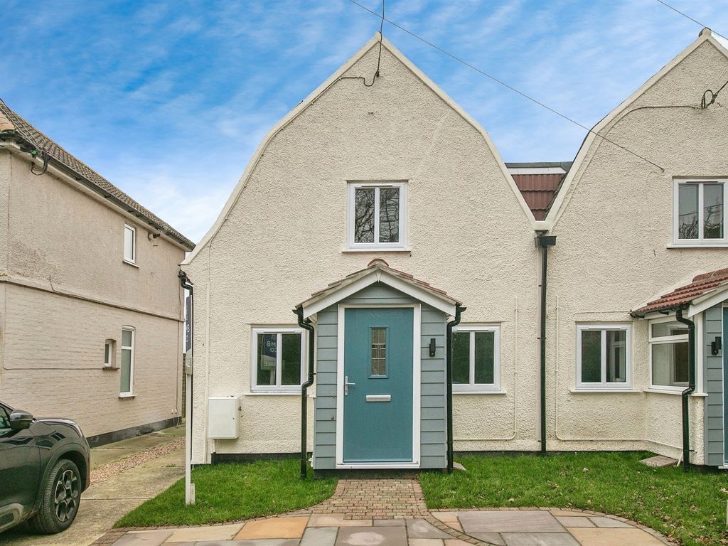 3 bed end terrace house for sale in Rectory Road, Little Oakley