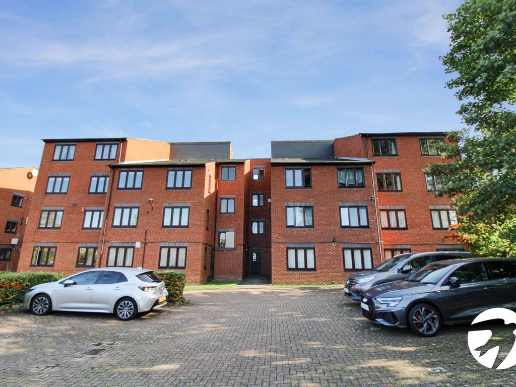 1 bed flat to rent in Burnt Ash Hill, London SE12, £1,300 pcm Zoopla