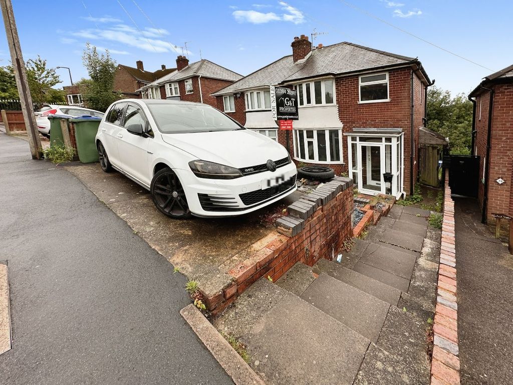 3 bed semidetached house for sale in Hillside Avenue, Rowley Regis B65
