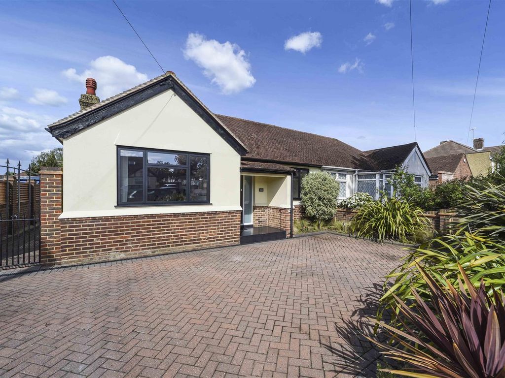 4 bed semidetached bungalow for sale in Lyndhurst Avenue, Whitton