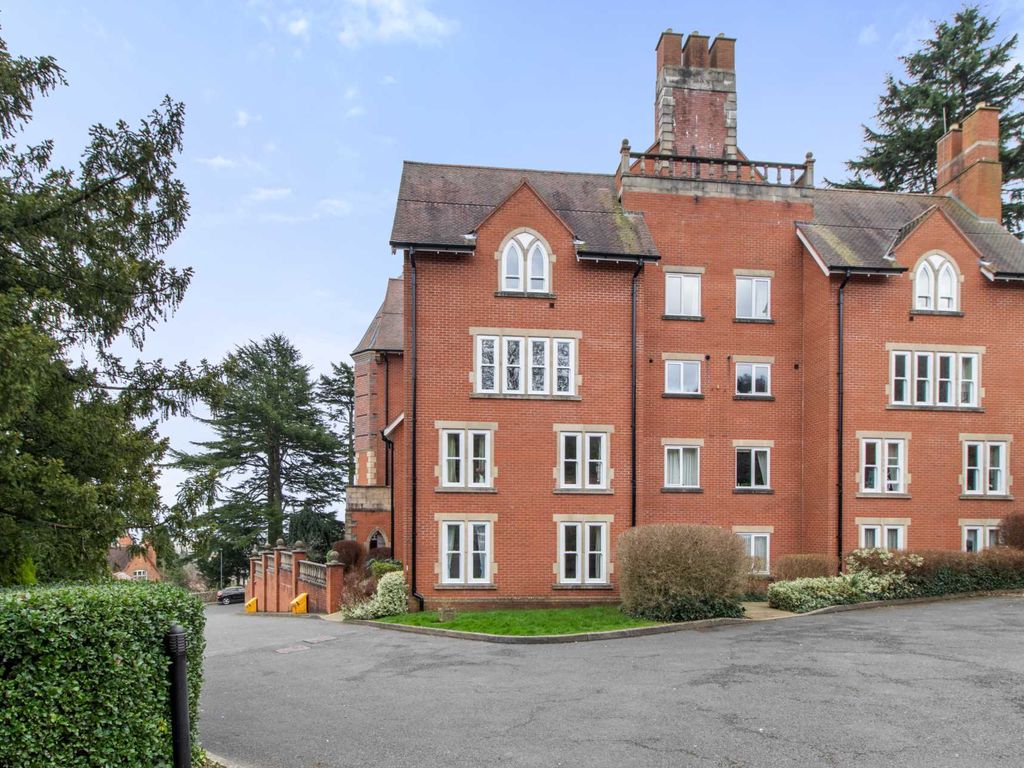 2 bed flat for sale in Priory Road, Malvern WR14, £260,000 Zoopla