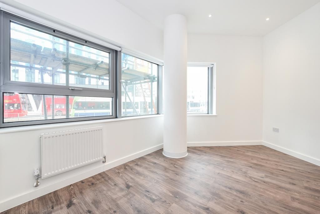 1 bed flat to rent in Delta Point, Wellesley Road, Croydon CR0, £1,400