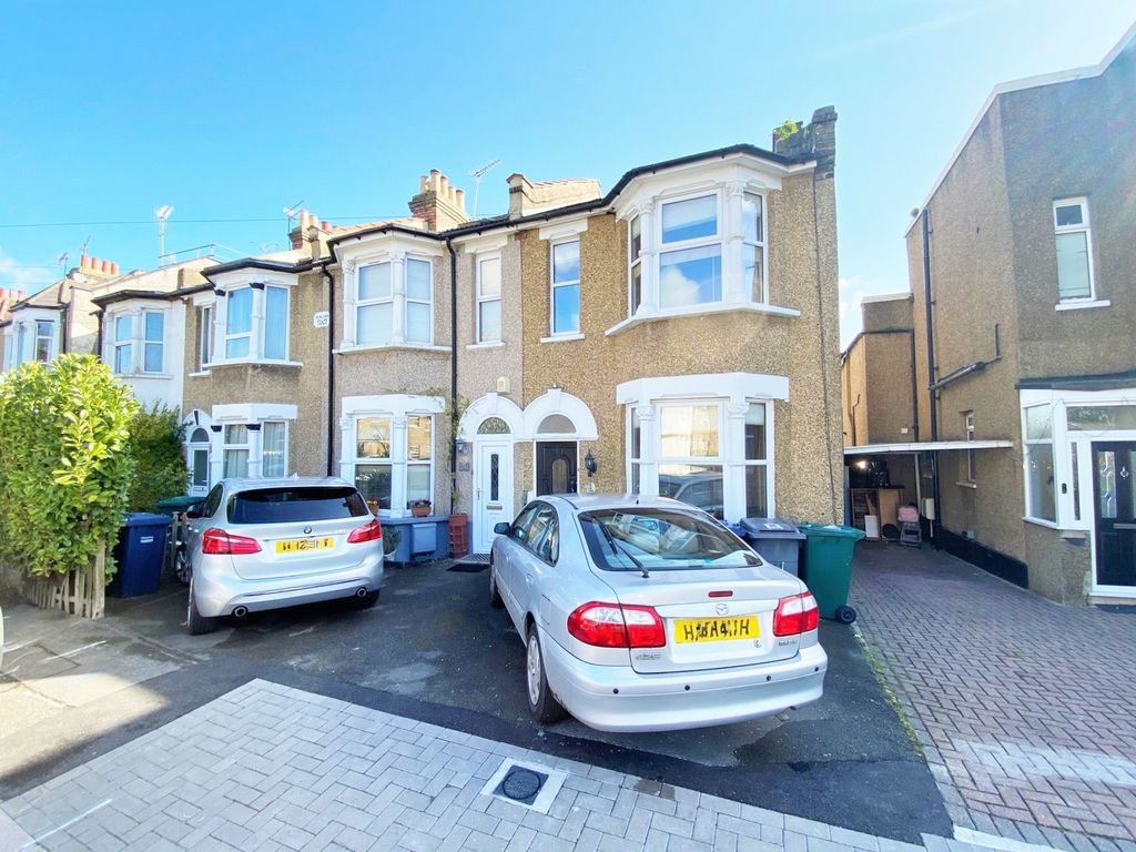3 bed end terrace house for sale in Lancaster Road, New EN4 Zoopla
