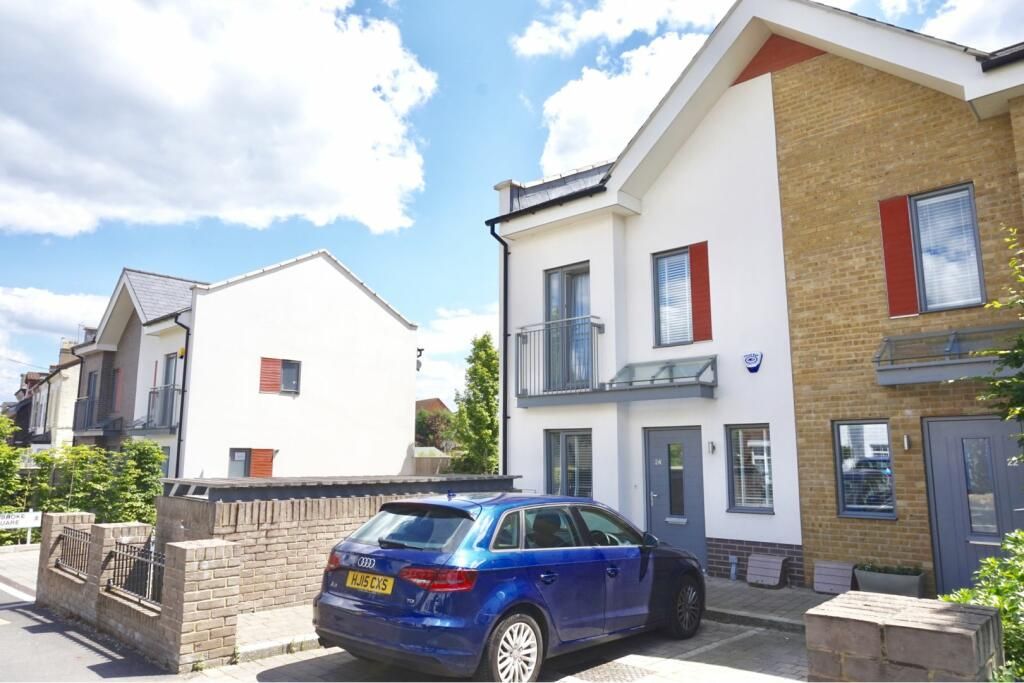 4 bed end terrace house to rent in Victoria Road, New