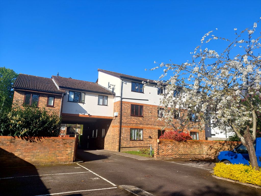 1 bed flat to rent in Kingston Road, Staines TW18 Zoopla