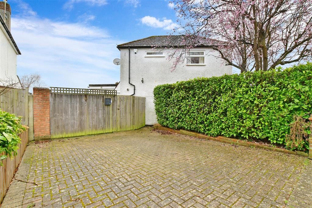 2 bed semidetached house for sale in Hitchings Way, Reigate, Surrey