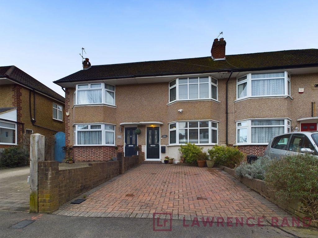 3 bed terraced house for sale in Royal Crescent, Ruislip HA4, £575,000