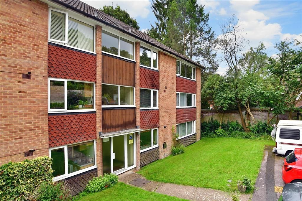 2 bed flat for sale in High Trees Close, Caterham, Surrey CR3 Zoopla