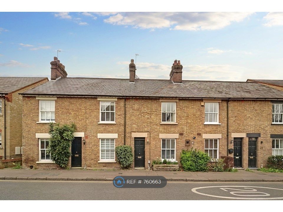 2 bed terraced house to rent in High Street, Berkhamsted HP4, £1,850
