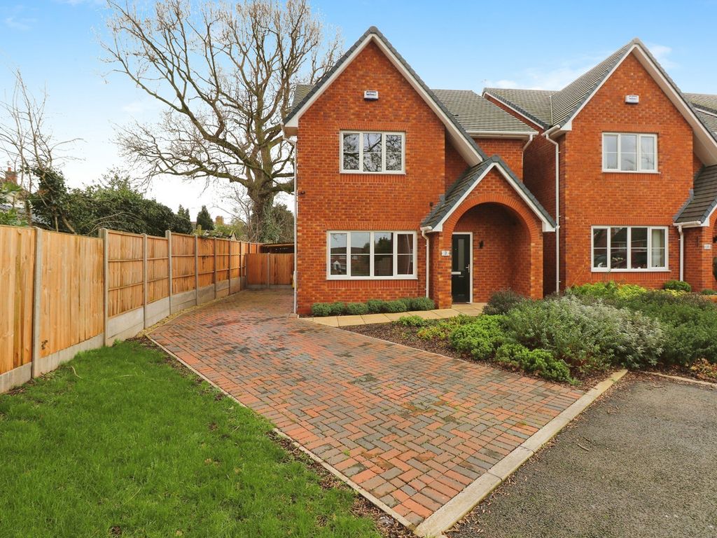 3 bed detached house for sale in Rainbow Close, Nuneaton CV11, £330,000