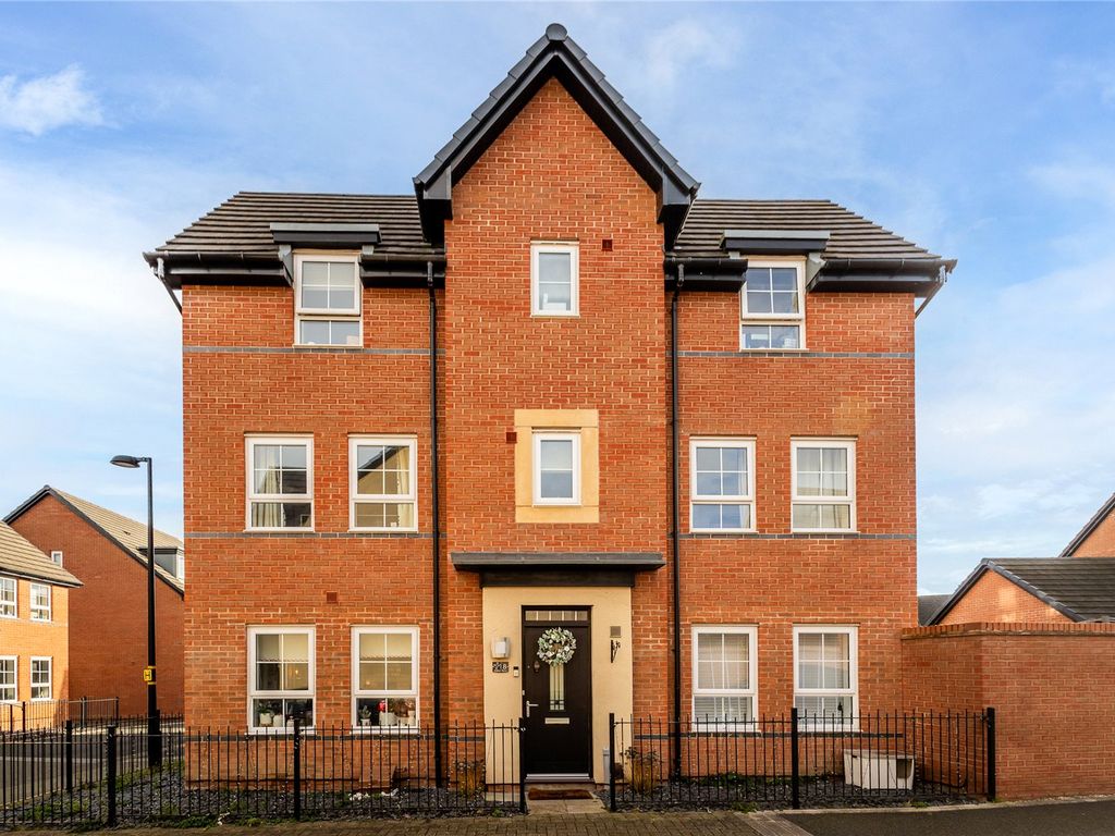 4 bed end terrace house for sale in Daker Row, Lawley Village, Telford