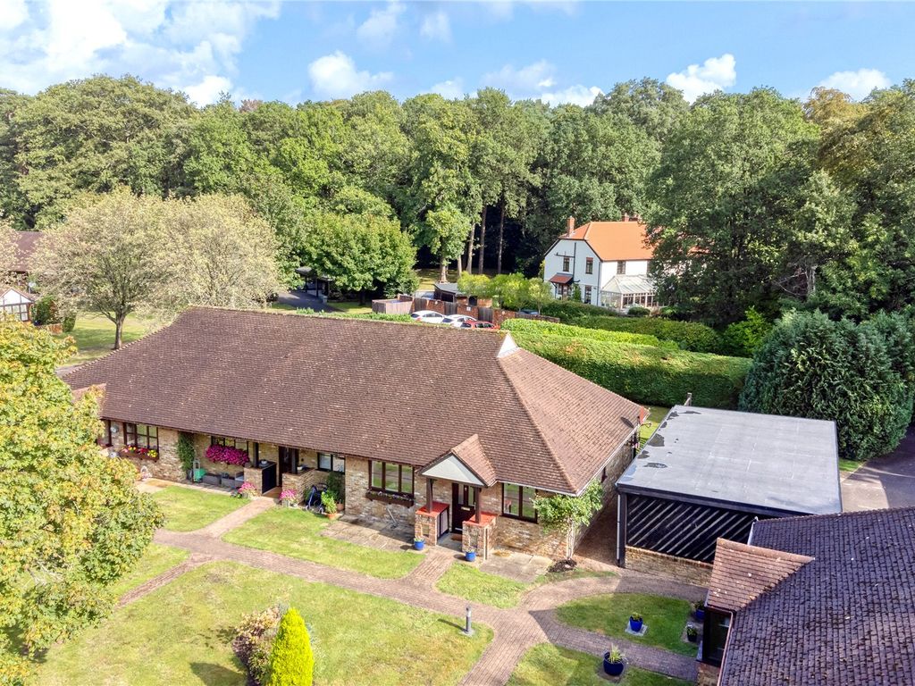 2 bed bungalow for sale in Bagshot Road, Ascot, Berkshire SL5, £325,000