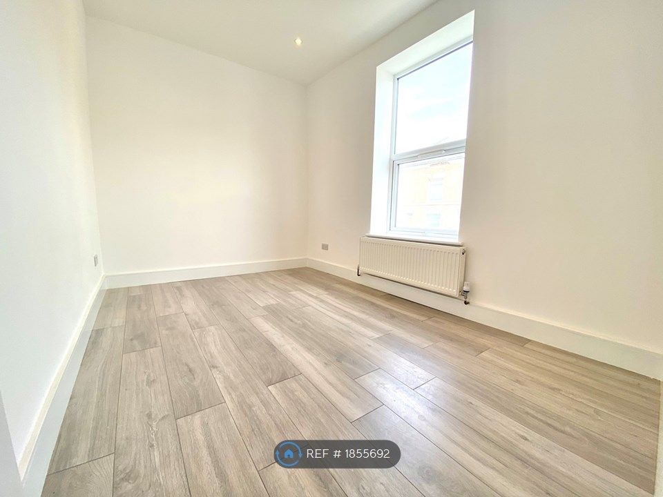 3 bed to rent in Sandy Hill Road, London SE18, £2,500 pcm