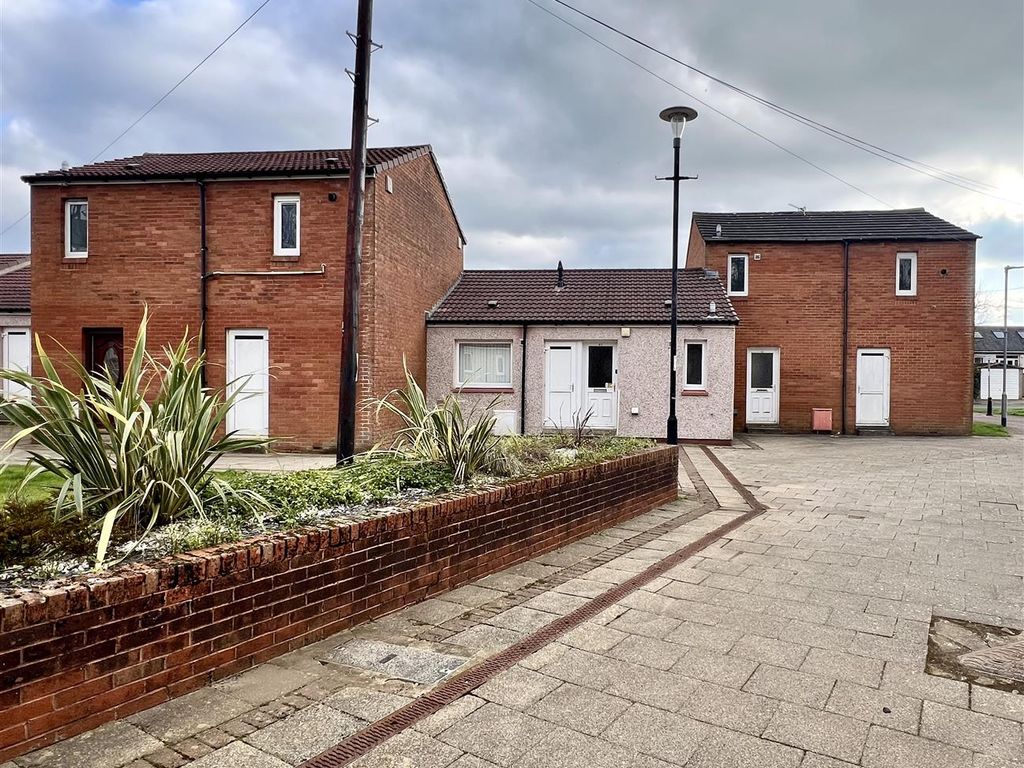 2 bed property for sale in Mclean Gardens, Stonehouse, Larkhall ML9, £