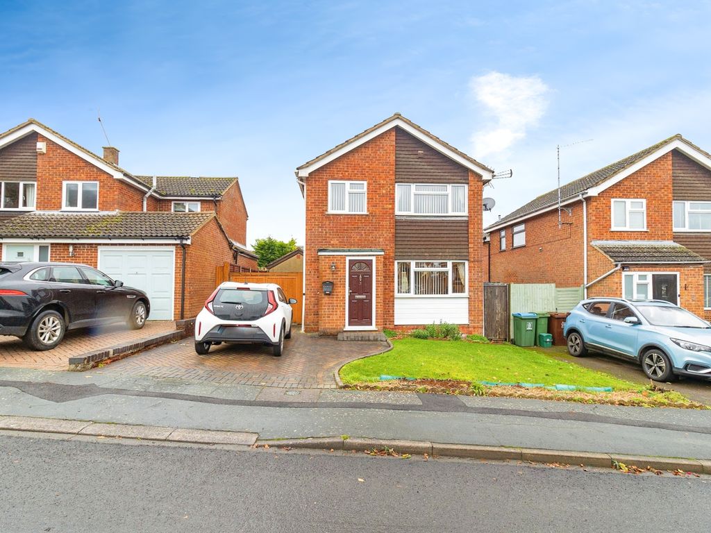 3 bed detached house for sale in Weston Road, Great Horwood, Milton