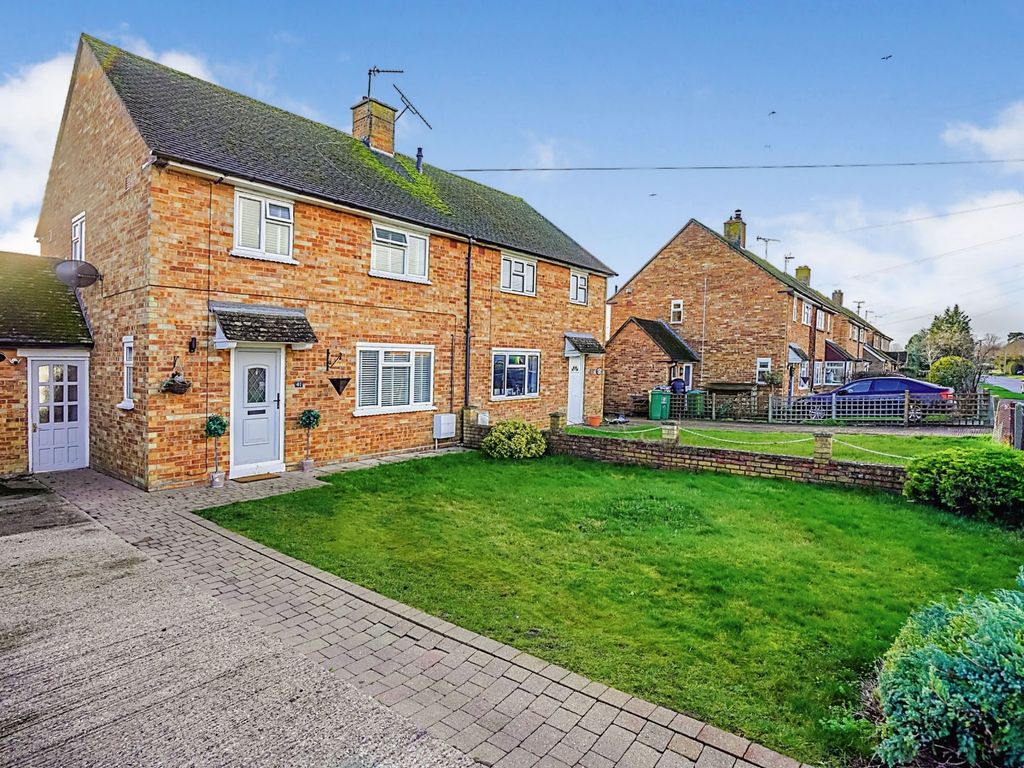 3 bed semidetached house for sale in Willis Road, Haddenham, Aylesbury