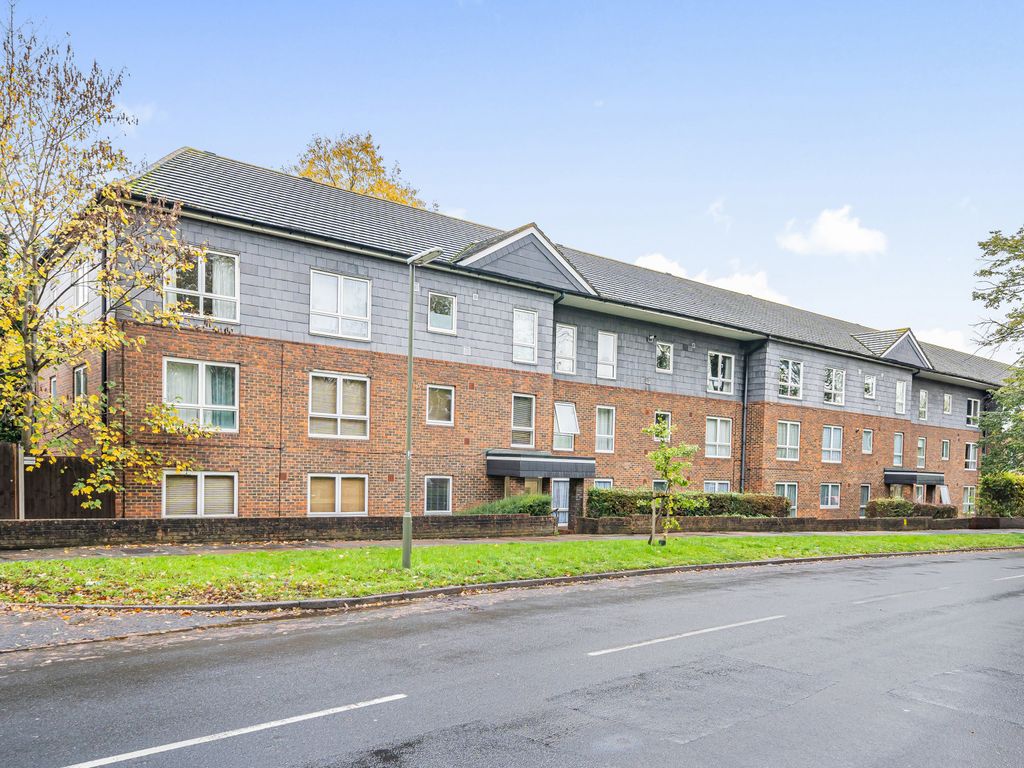1 bed flat for sale in Briarwood Court, The Avenue, Worcester Park KT4, £290,000 Zoopla