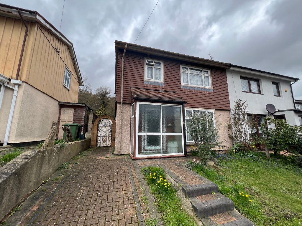 3 bed semidetached house for sale in Brocket Way, Chigwell IG7 Zoopla