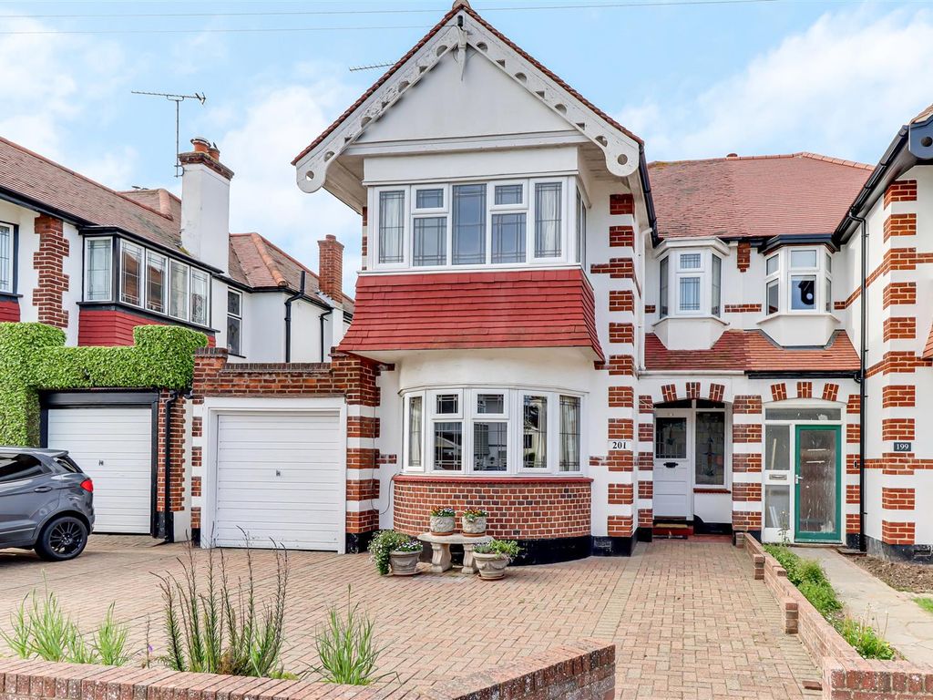 4 bed semidetached house for sale in Western Road, LeighOnSea SS9 Zoopla