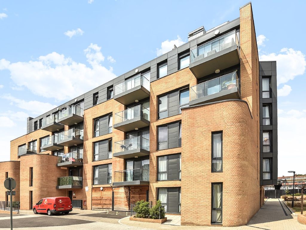 2 bed flat for sale in Bond House, Baltic Avenue, Brentford TW8 Zoopla