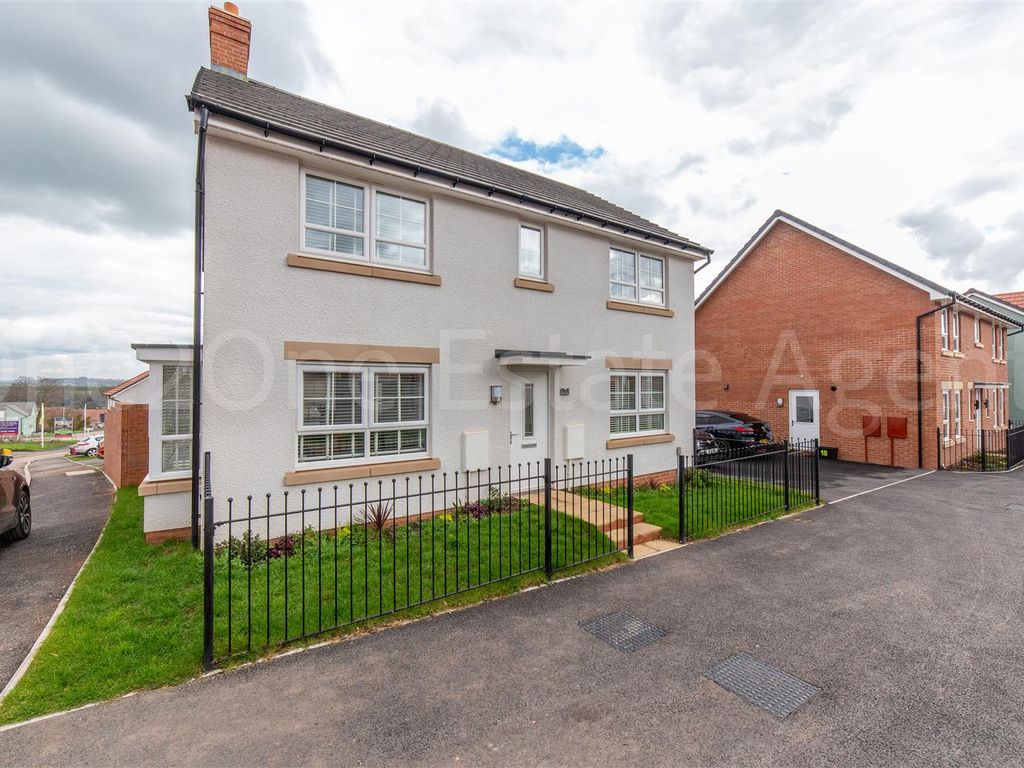 4 bed detached house for sale in Midsummer Road, Pontrhydyrun, Cwmbran