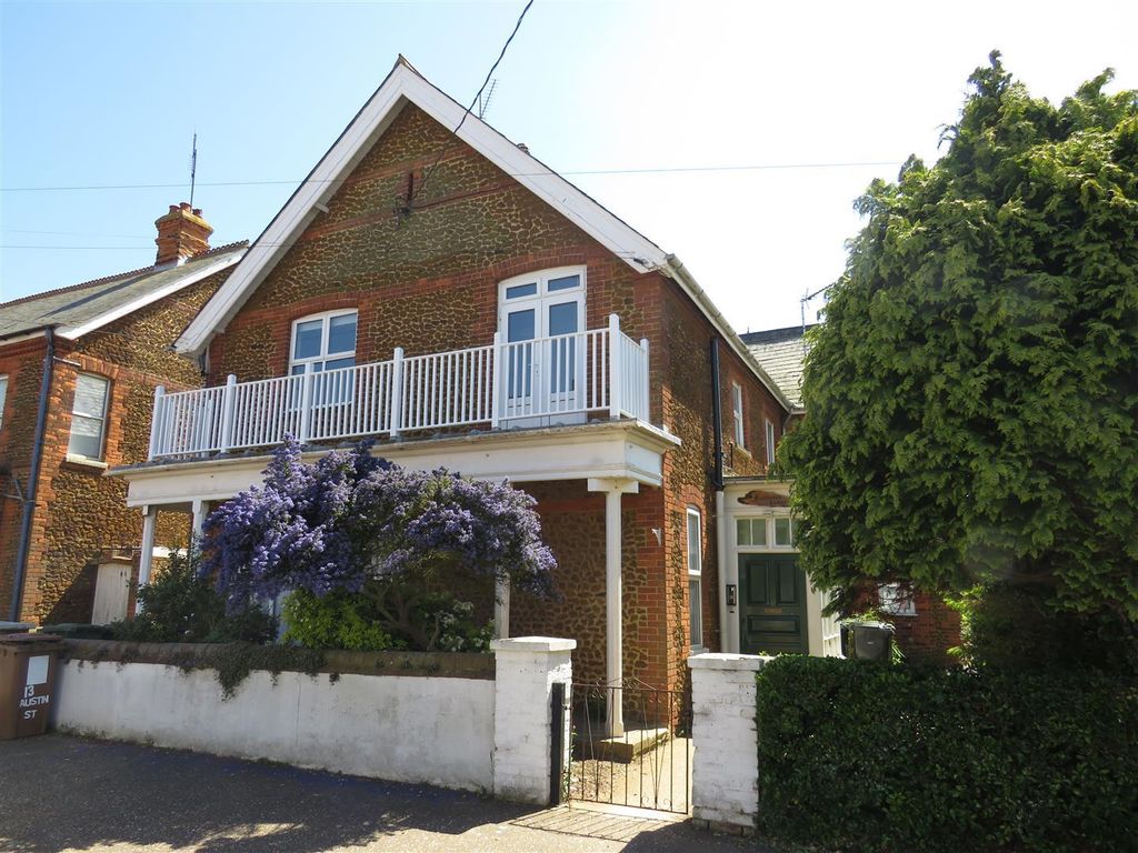 2 bed flat to rent in Austin Street, Hunstanton PE36, £800 pcm Zoopla