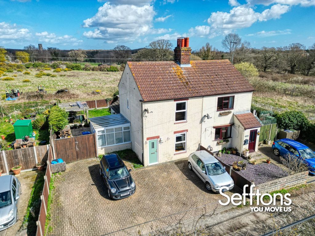 3 bed semidetached house for sale in Mill Road, Mutford, Beccles