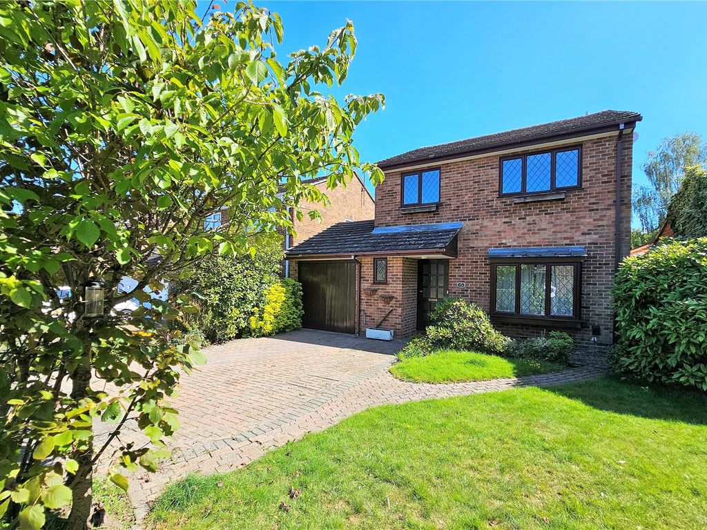 4 bed detached house for sale in Globe Farm Lane, Blackwater, Camberley