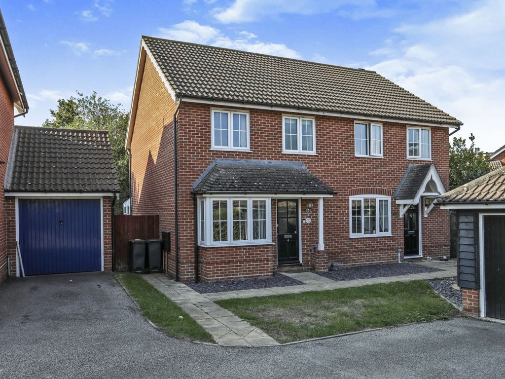 3 bed semidetached house for sale in Finch Close, Stowmarket IP14 Zoopla