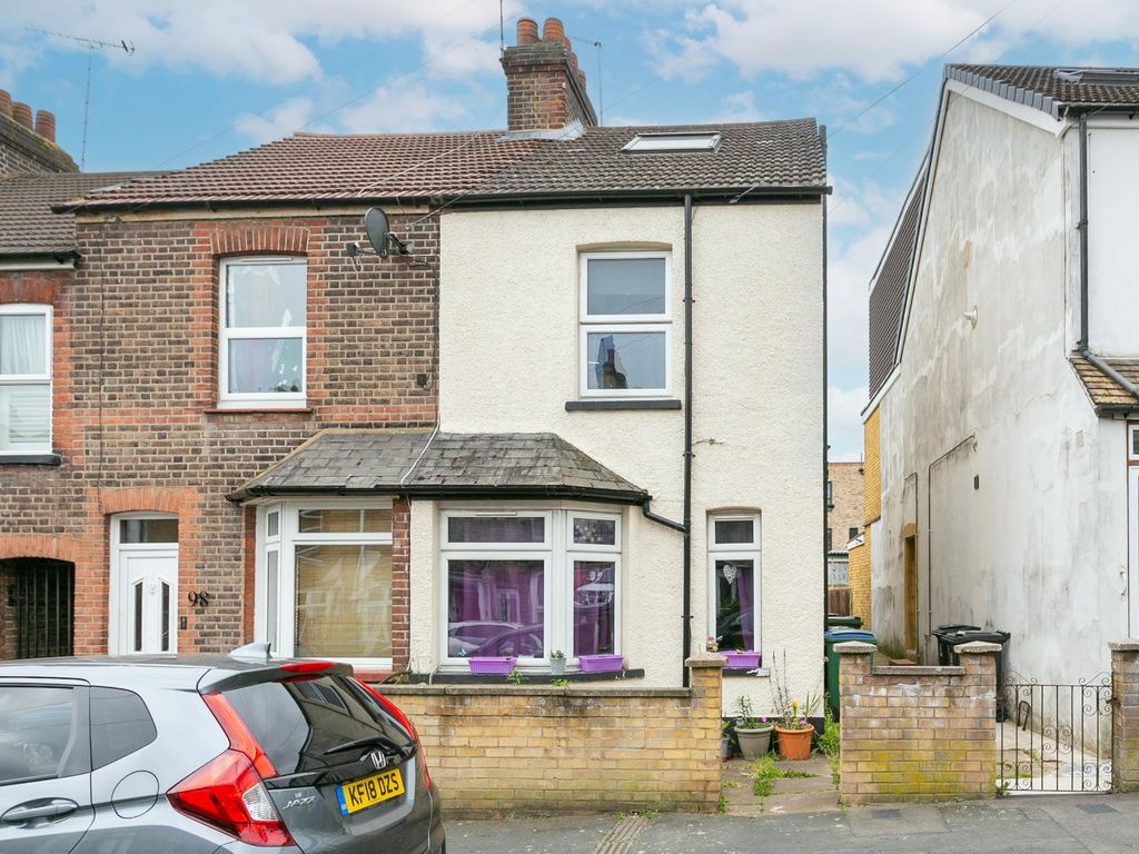 2 bed to rent in Liverpool Road, Watford, Hertfordshire WD18