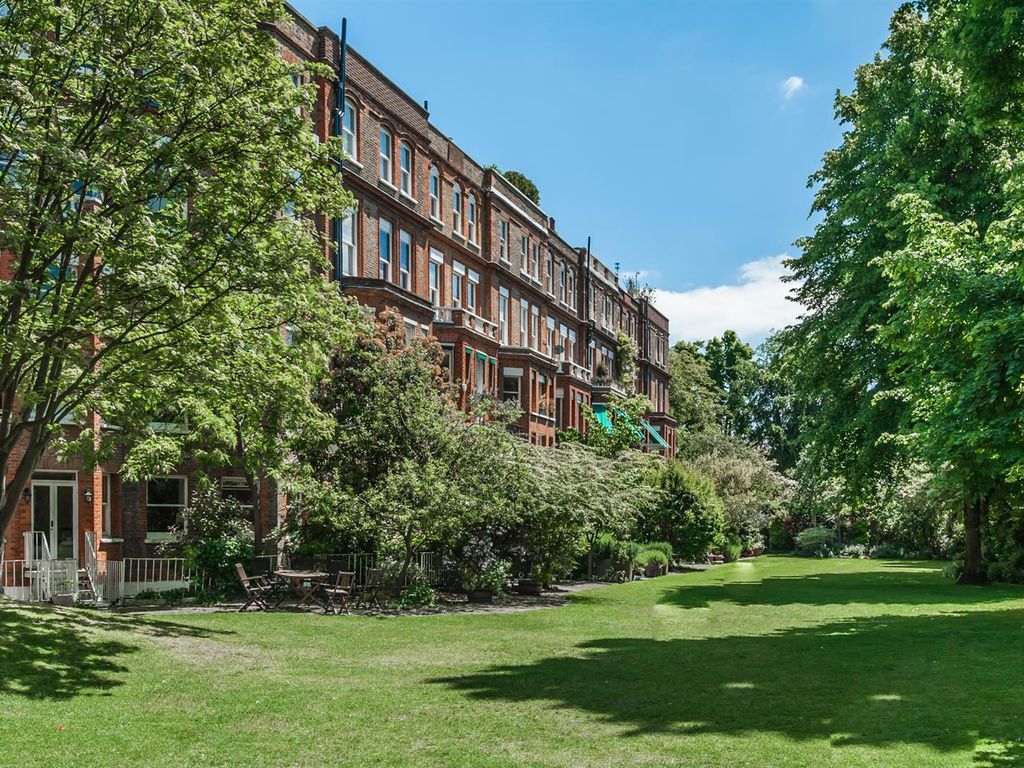 3 bed flat to rent in Cresswell Gardens, London SW5, £7,800 pcm Zoopla
