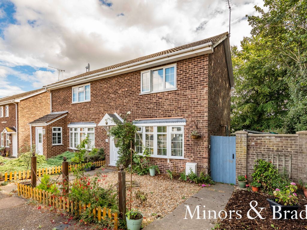 2 bed semidetached house for sale in Lowlands Close, Kessingland