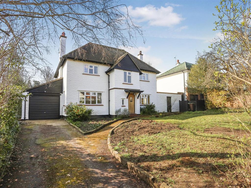 3 bed detached house for sale in The Warren, Carshalton SM5, £1,100,000 Zoopla