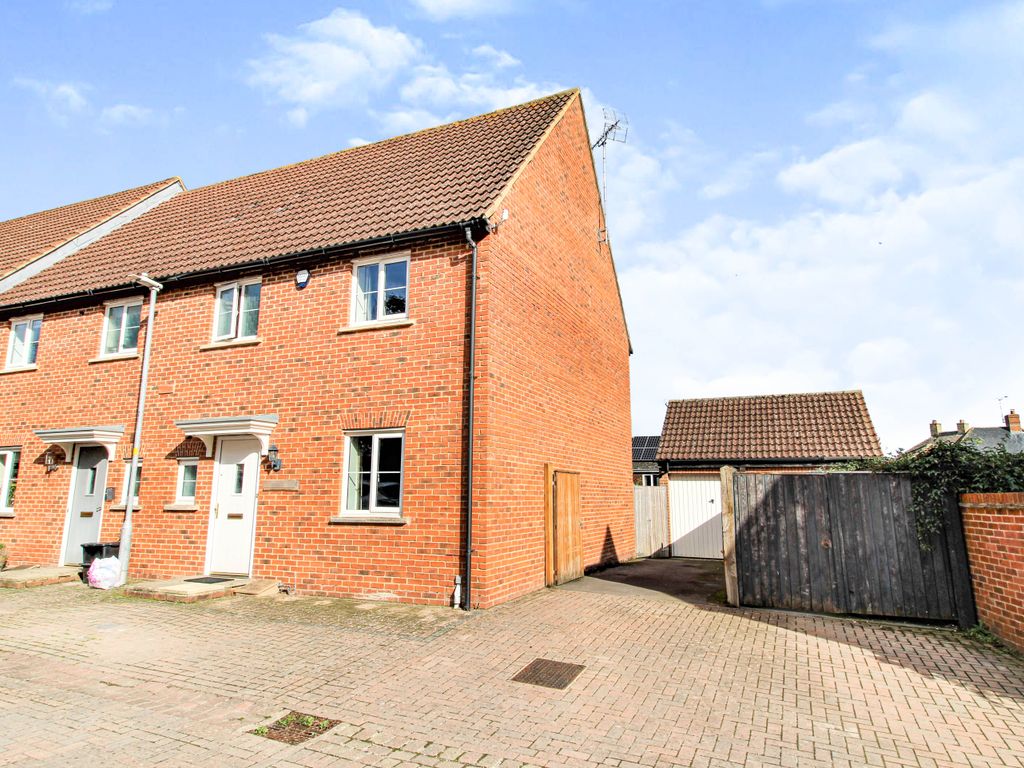 3 bed end terrace house for sale in Nursery Close, Wroughton, Swindon