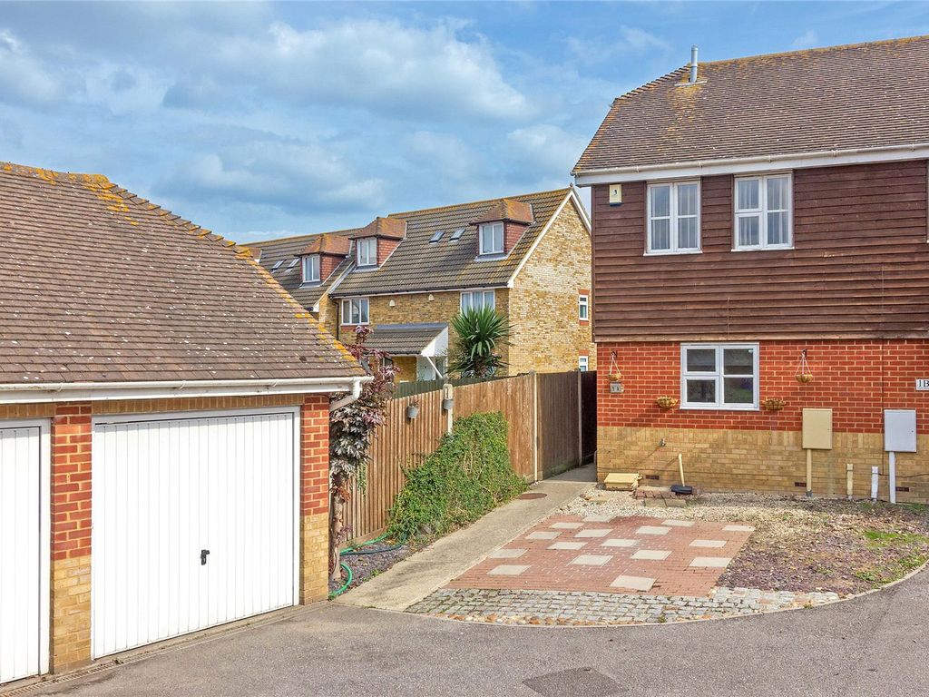 2 bed end terrace house for sale in Ferry Road, Iwade, Sittingbourne