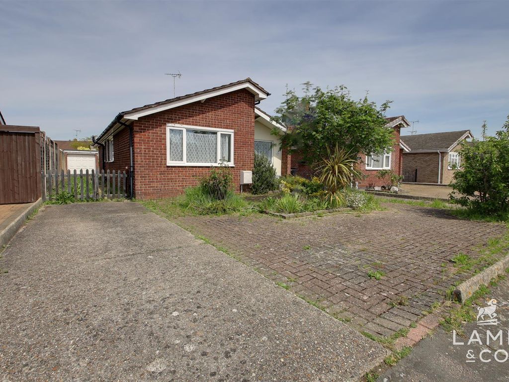 3 bed detached bungalow for sale in Woodlands Close, ClactonOnSea