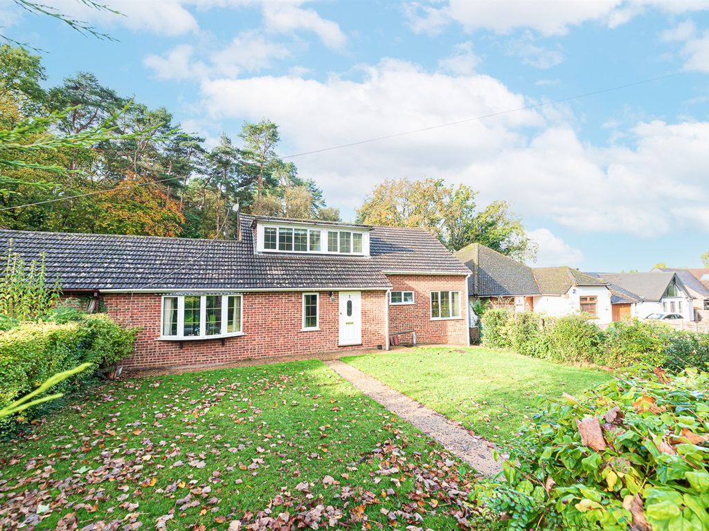 4 bed semidetached house to rent in Old Wokingham Road, Crowthorne