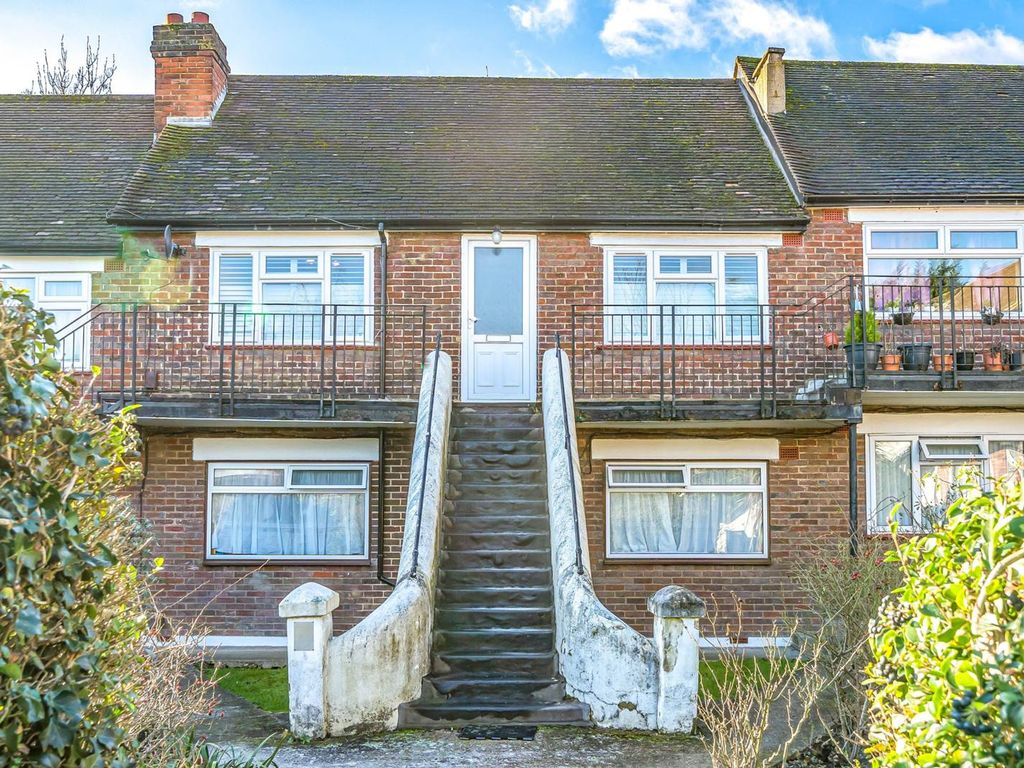 2 bed flat to rent in Glebe Road, Stanmore HA7, £1,650 pcm Zoopla